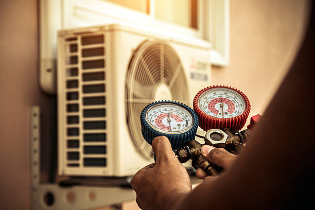 Professional Hvac Maintenance technician working in Woodstock, IL